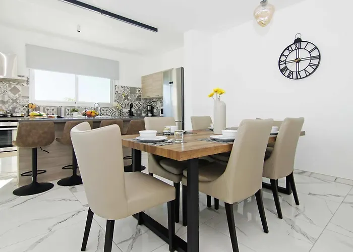 Napa View * アヤナパ